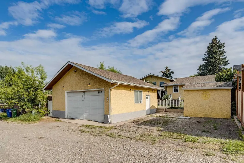 197 Acacia Drive SE Airdrie AB T4B1G6
