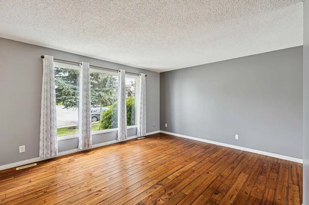 197 Acacia Drive SE Airdrie AB T4B1G6