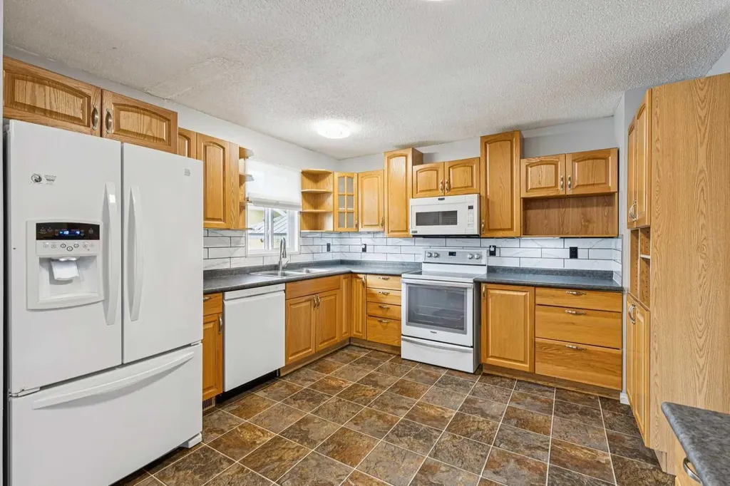 197 Acacia Drive SE Airdrie AB T4B1G6