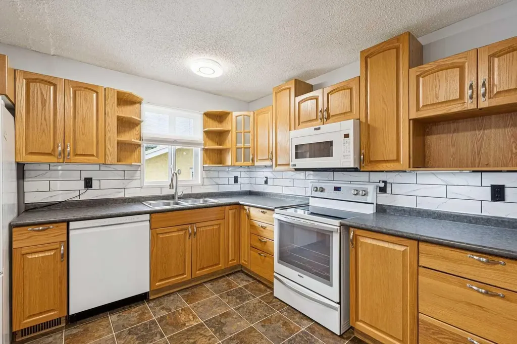 197 Acacia Drive SE Airdrie AB T4B1G6