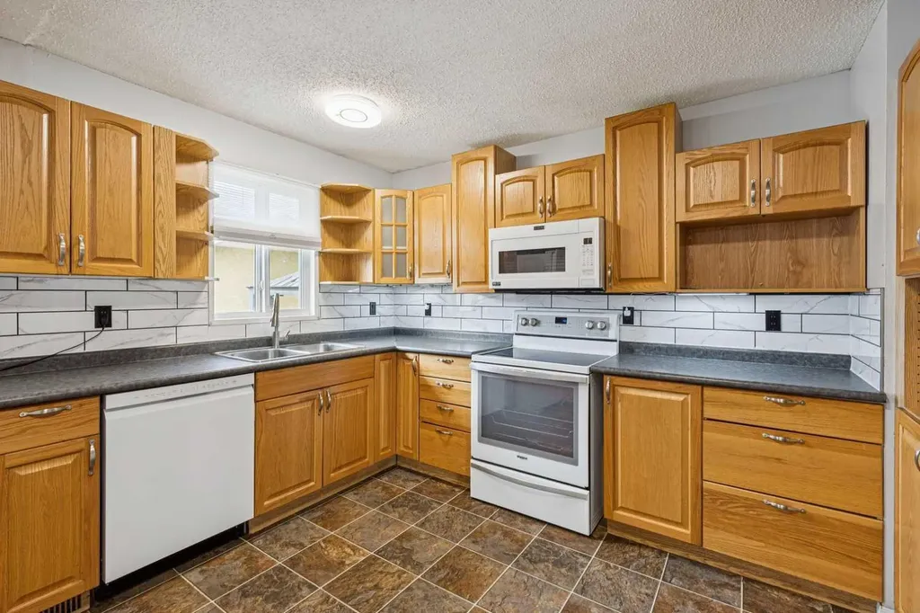 197 Acacia Drive SE Airdrie AB T4B1G6