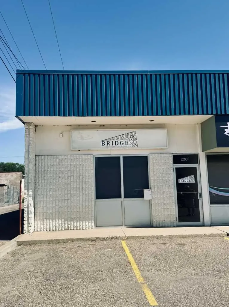 220F 12a Street N Lethbridge AB T1H 4E8