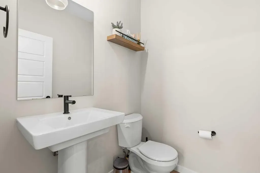 45 Savoy Landing SE Calgary AB T3S0E1