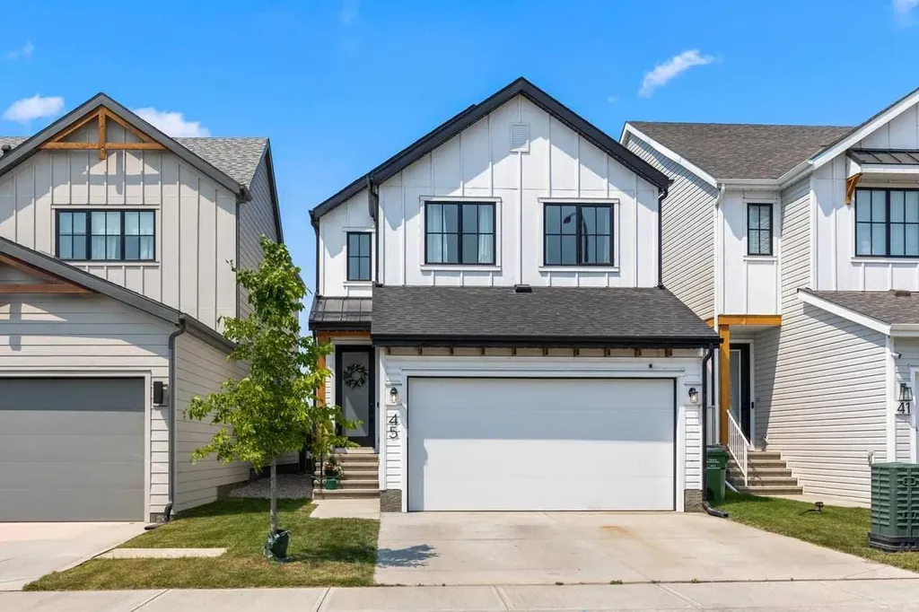45 Savoy Landing SE Calgary AB T3S0E1