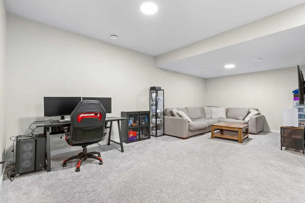 45 Savoy Landing SE Calgary AB T3S0E1