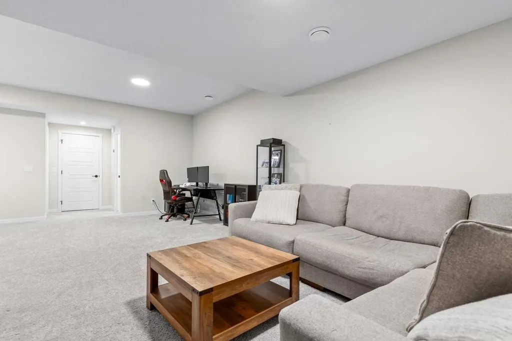 45 Savoy Landing SE Calgary AB T3S0E1