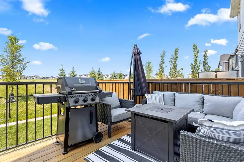 45 Savoy Landing SE Calgary AB T3S0E1