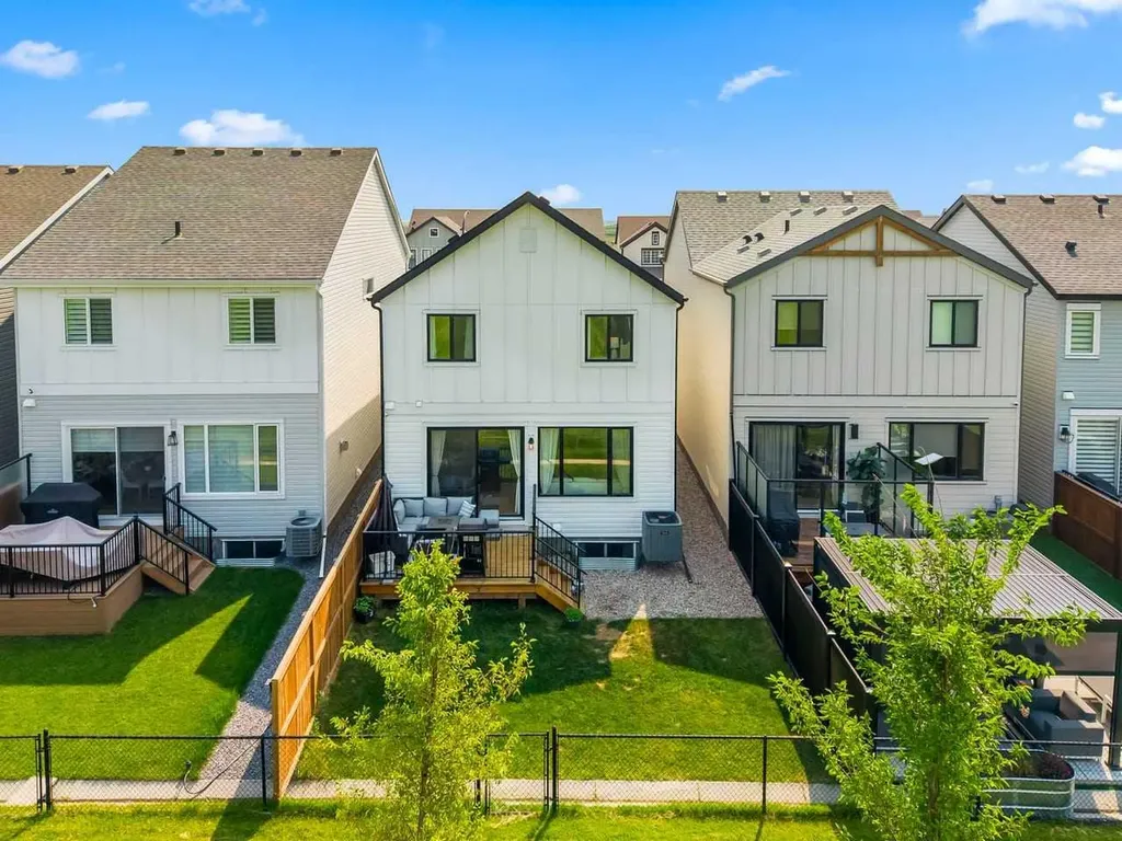45 Savoy Landing SE Calgary AB T3S0E1