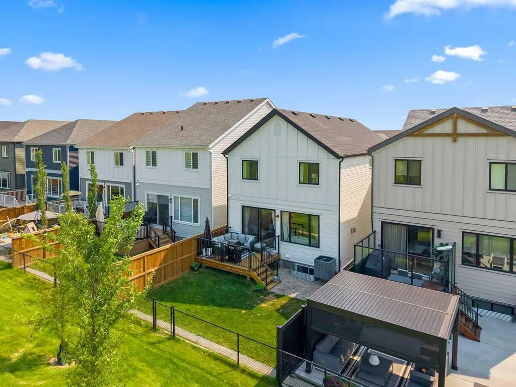 45 Savoy Landing SE Calgary AB T3S0E1
