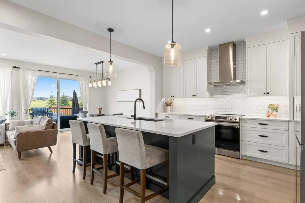 45 Savoy Landing SE Calgary AB T3S0E1