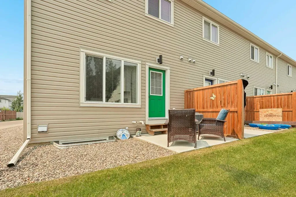 210 Firelight Way W Lethbridge AB T1J 5T3