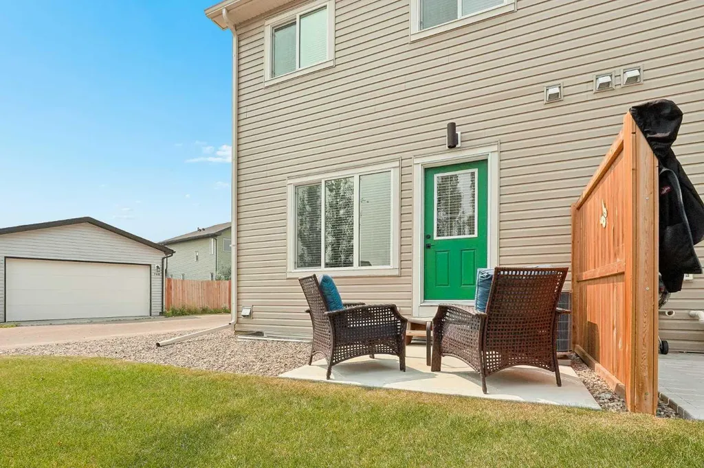 210 Firelight Way W Lethbridge AB T1J 5T3