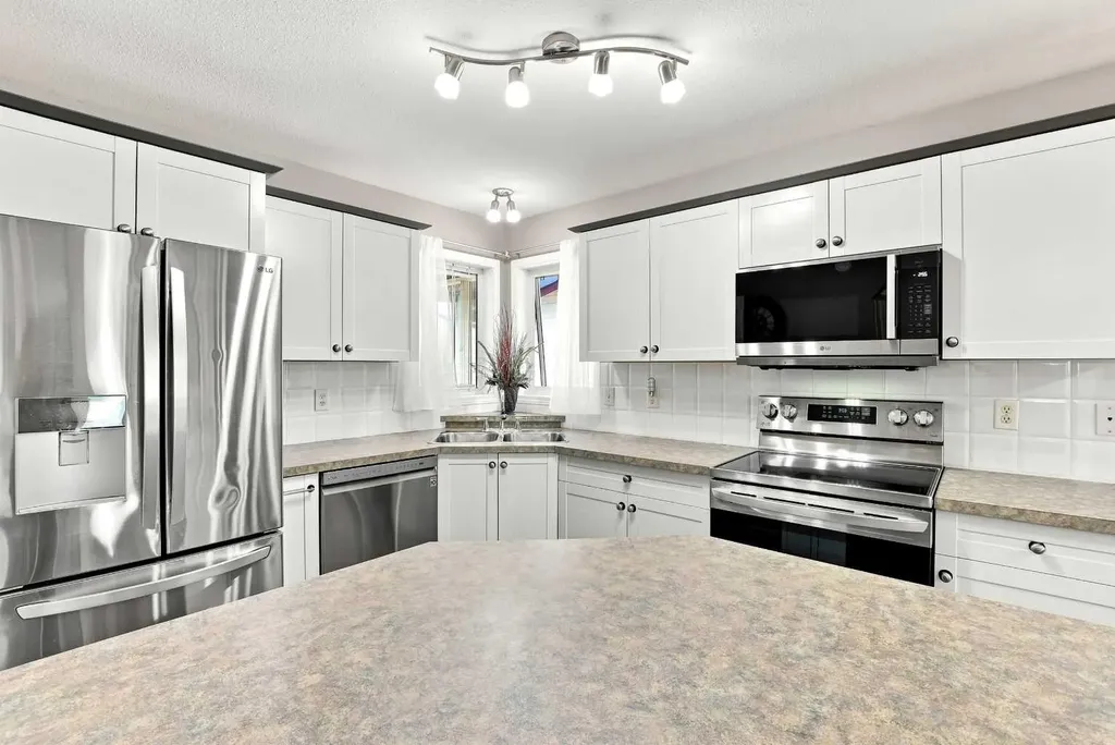 91 Doherty Close Red Deer AB T4R 3G1