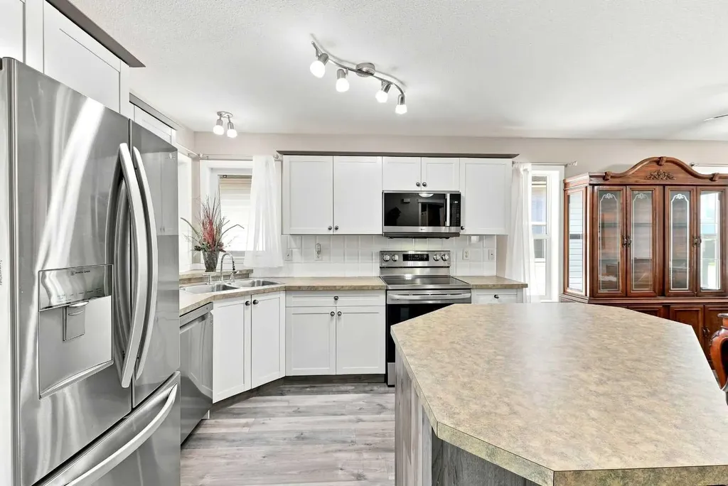 91 Doherty Close Red Deer AB T4R 3G1