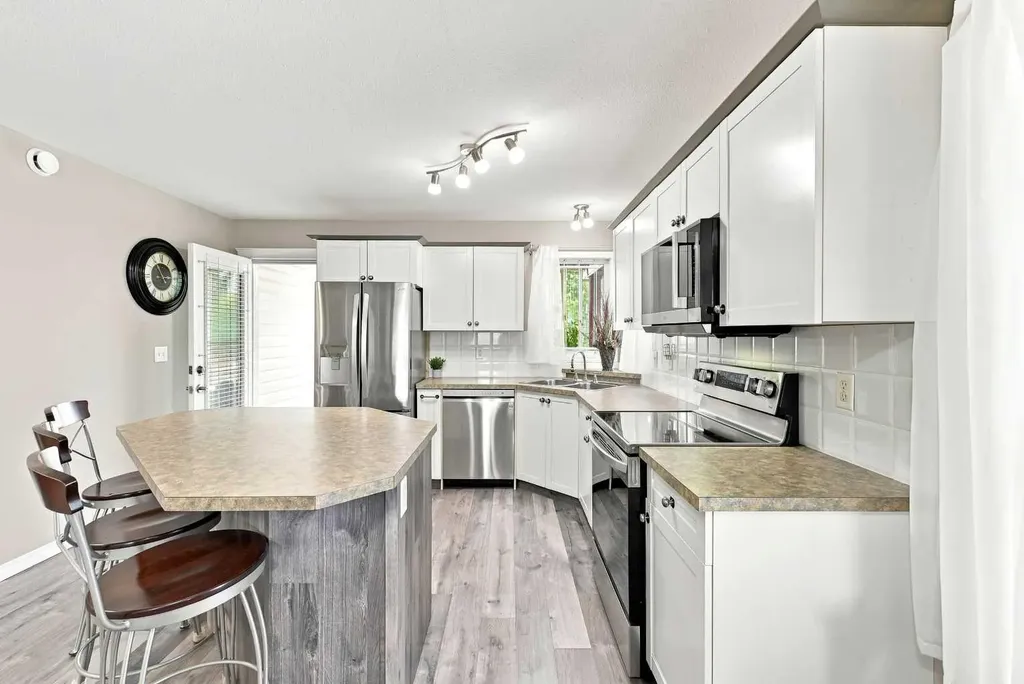 91 Doherty Close Red Deer AB T4R 3G1