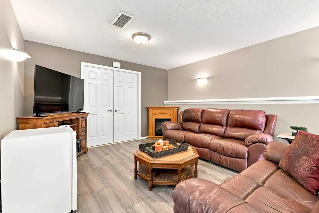 91 Doherty Close Red Deer AB T4R 3G1