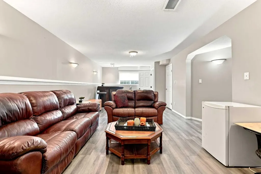 91 Doherty Close Red Deer AB T4R 3G1