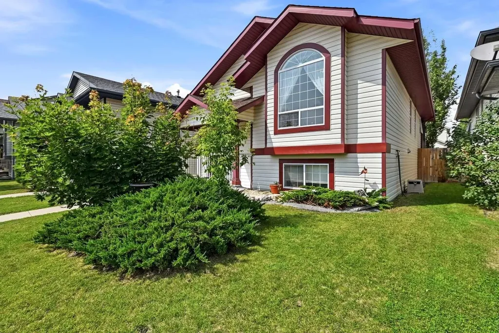 91 Doherty Close Red Deer AB T4R 3G1