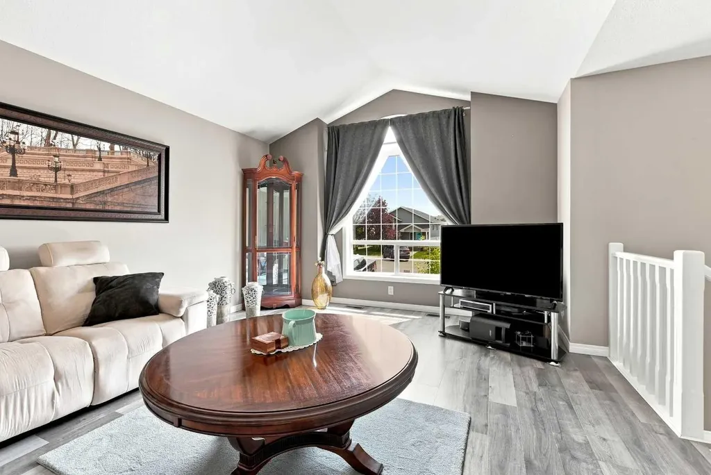 91 Doherty Close Red Deer AB T4R 3G1