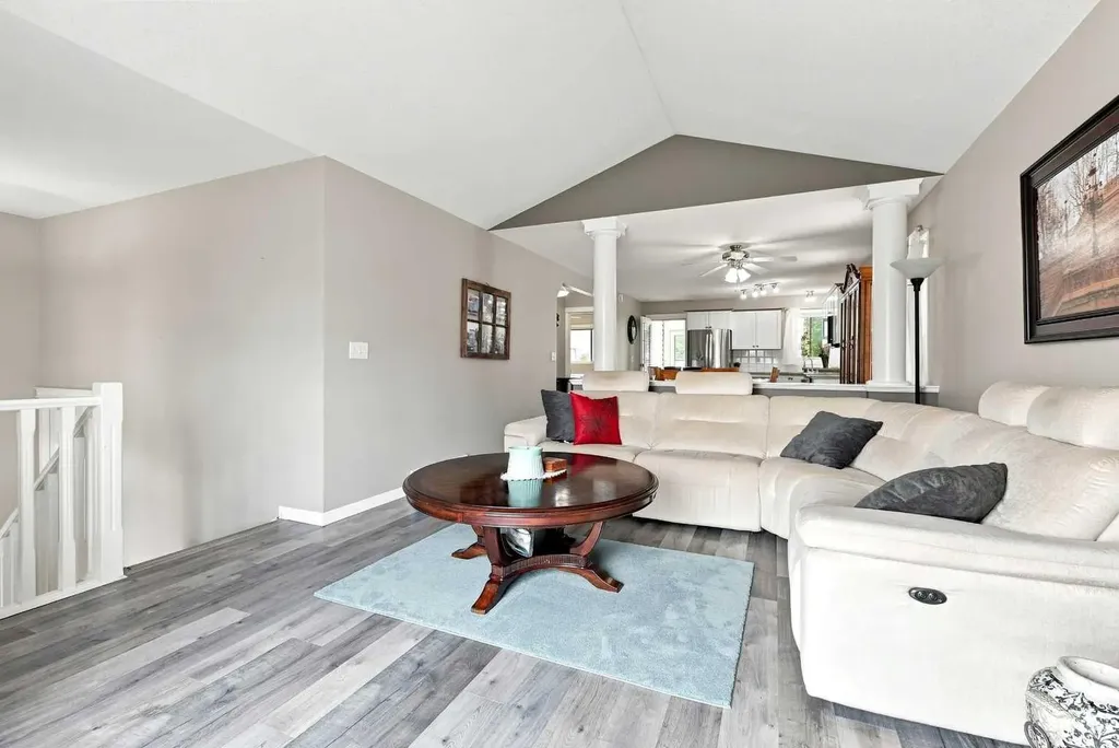 91 Doherty Close Red Deer AB T4R 3G1