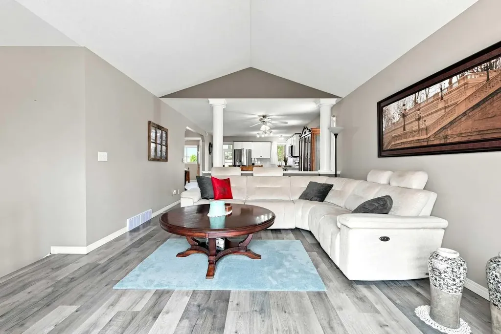 91 Doherty Close Red Deer AB T4R 3G1