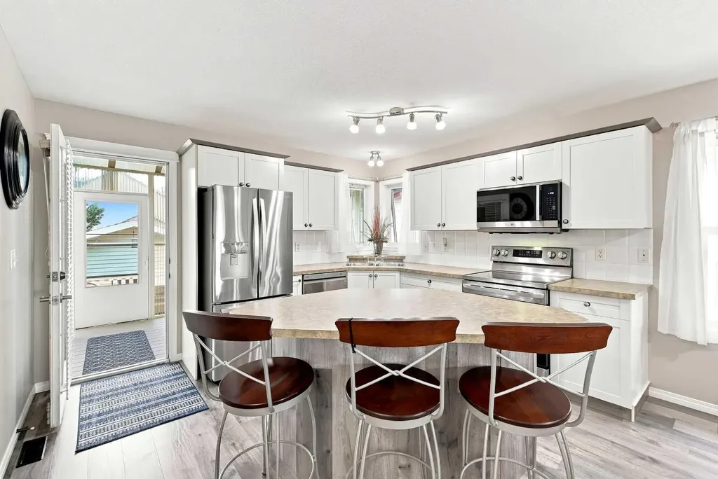 91 Doherty Close Red Deer AB T4R 3G1
