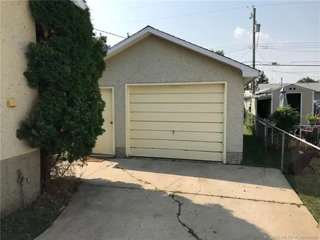 5316 53 Avenue Bashaw AB T0B 0H0