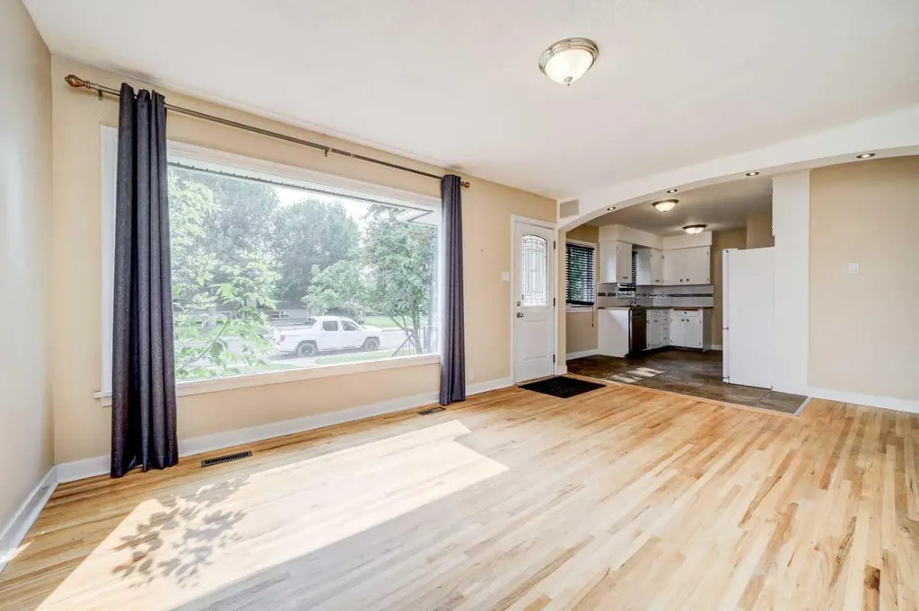 518 10 Street N Lethbridge AB T1H 2C8
