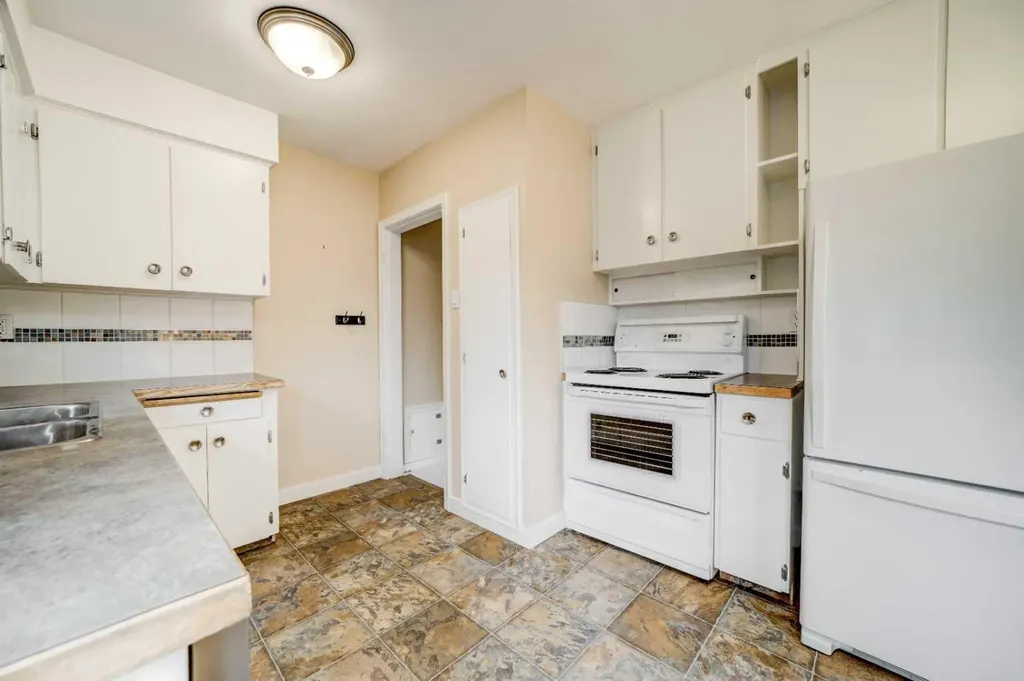 518 10 Street N Lethbridge AB T1H 2C8