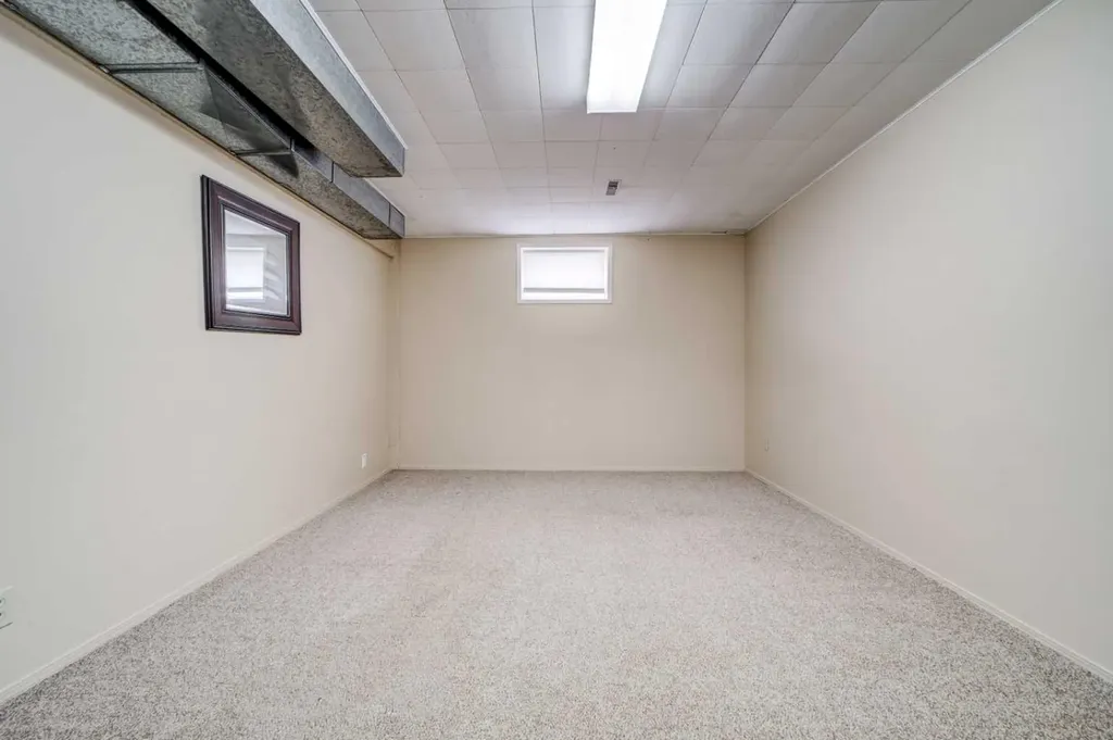 518 10 Street N Lethbridge AB T1H 2C8