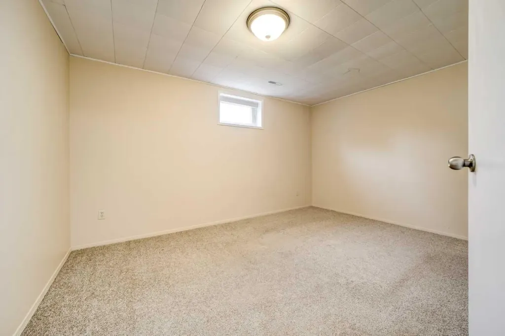 518 10 Street N Lethbridge AB T1H 2C8