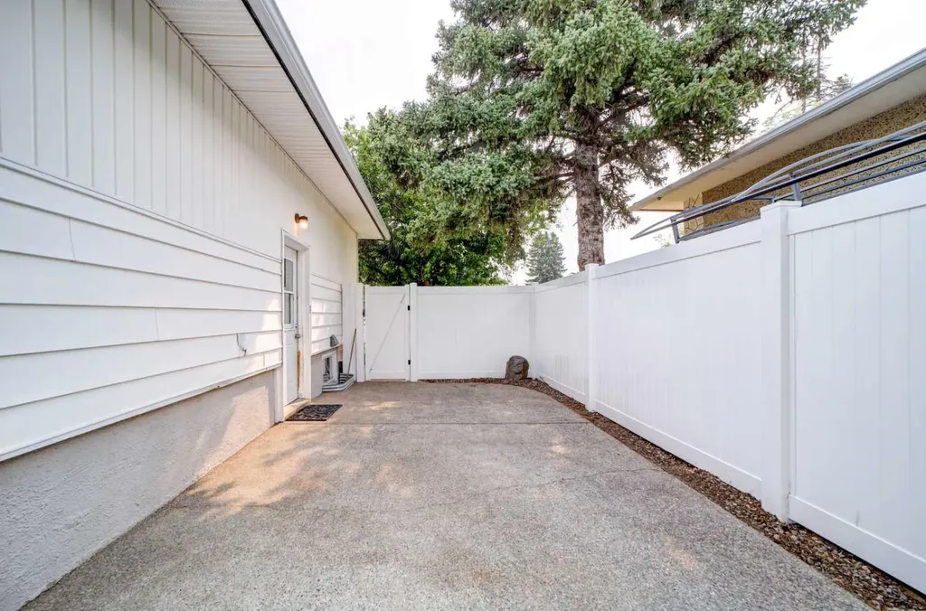 518 10 Street N Lethbridge AB T1H 2C8