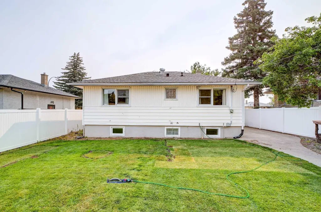 518 10 Street N Lethbridge AB T1H 2C8