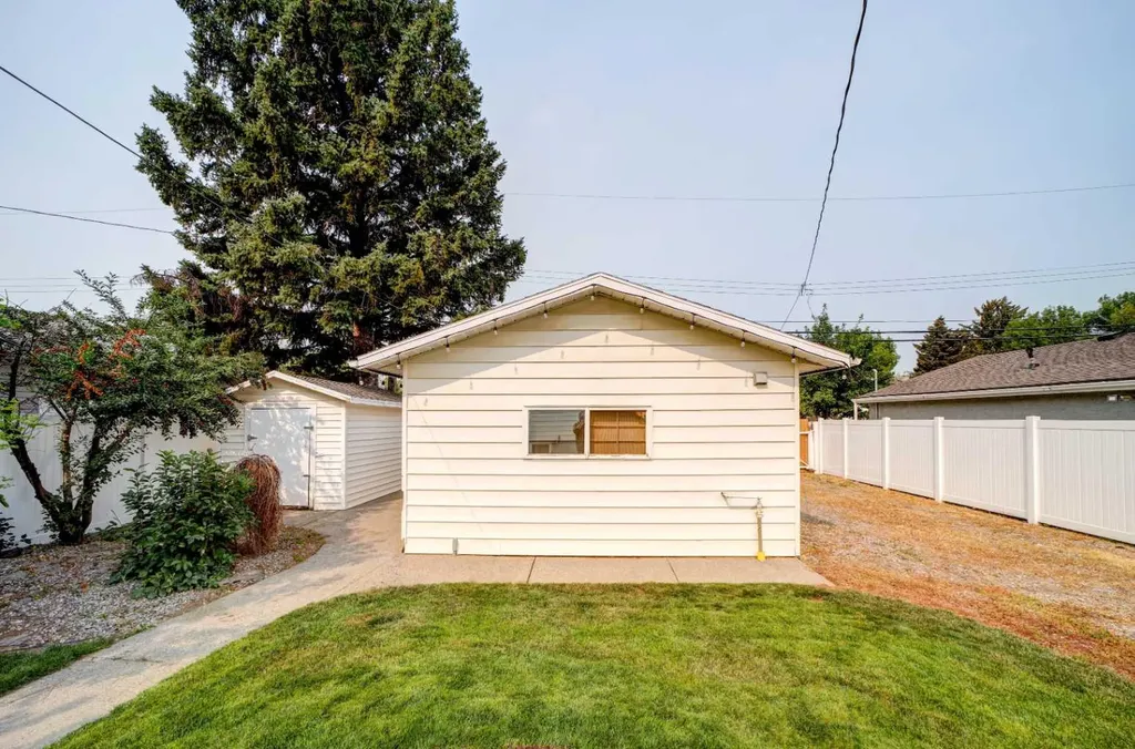 518 10 Street N Lethbridge AB T1H 2C8