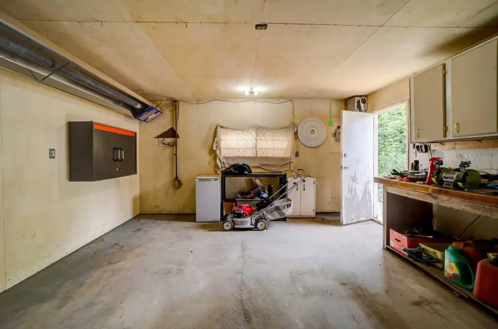 518 10 Street N Lethbridge AB T1H 2C8