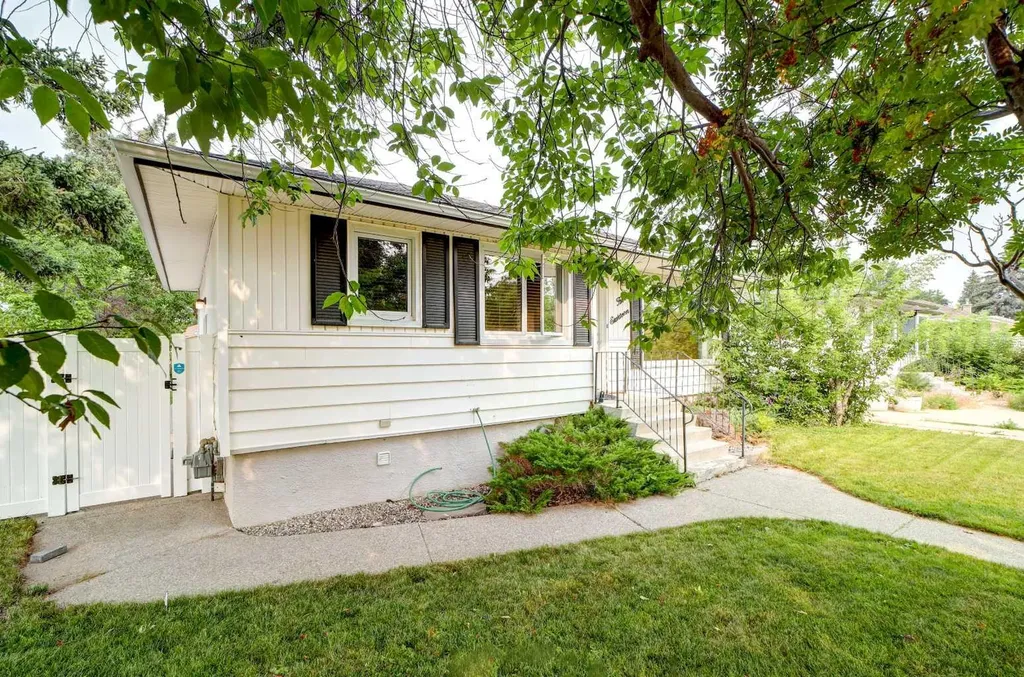 518 10 Street N Lethbridge AB T1H 2C8