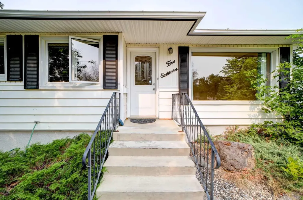 518 10 Street N Lethbridge AB T1H 2C8