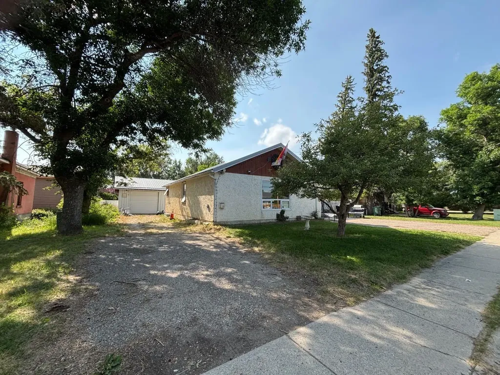 70 S 2 Street W Magrath AB T0K 1J0
