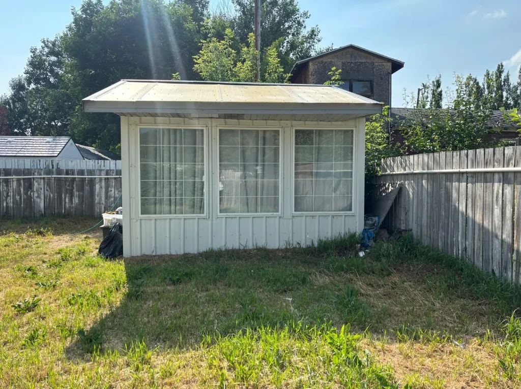 70 S 2 Street W Magrath AB T0K 1J0