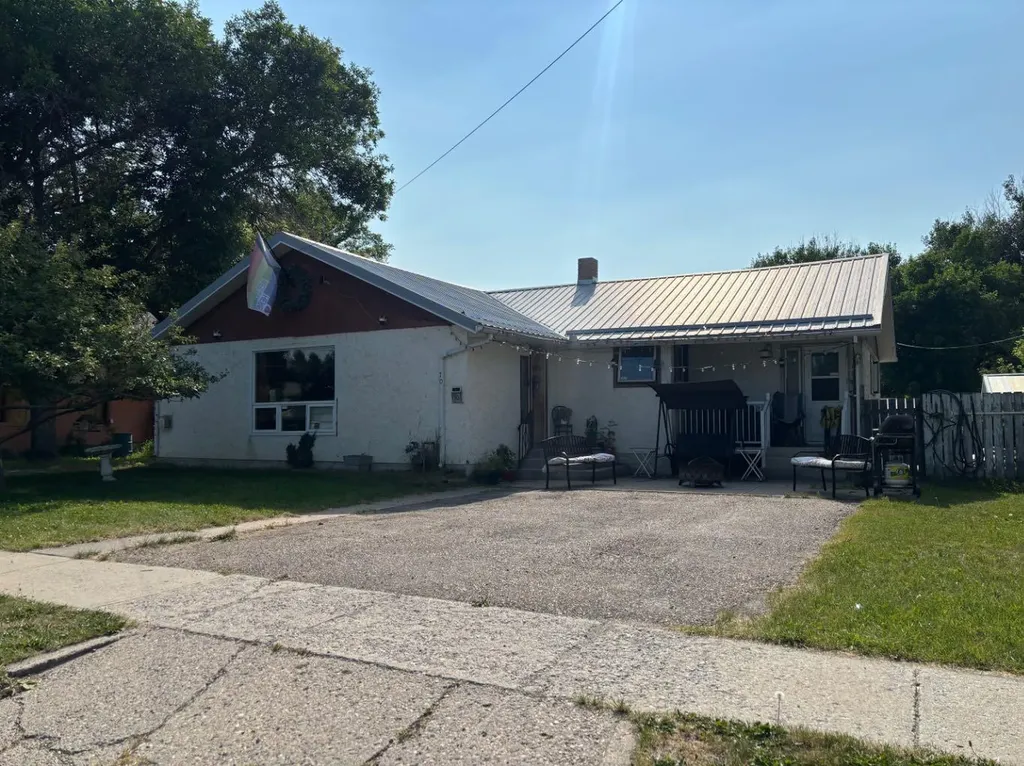 70 S 2 Street W Magrath AB T0K 1J0