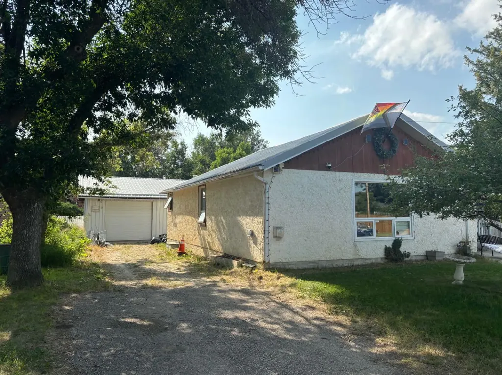 70 S 2 Street W Magrath AB T0K 1J0