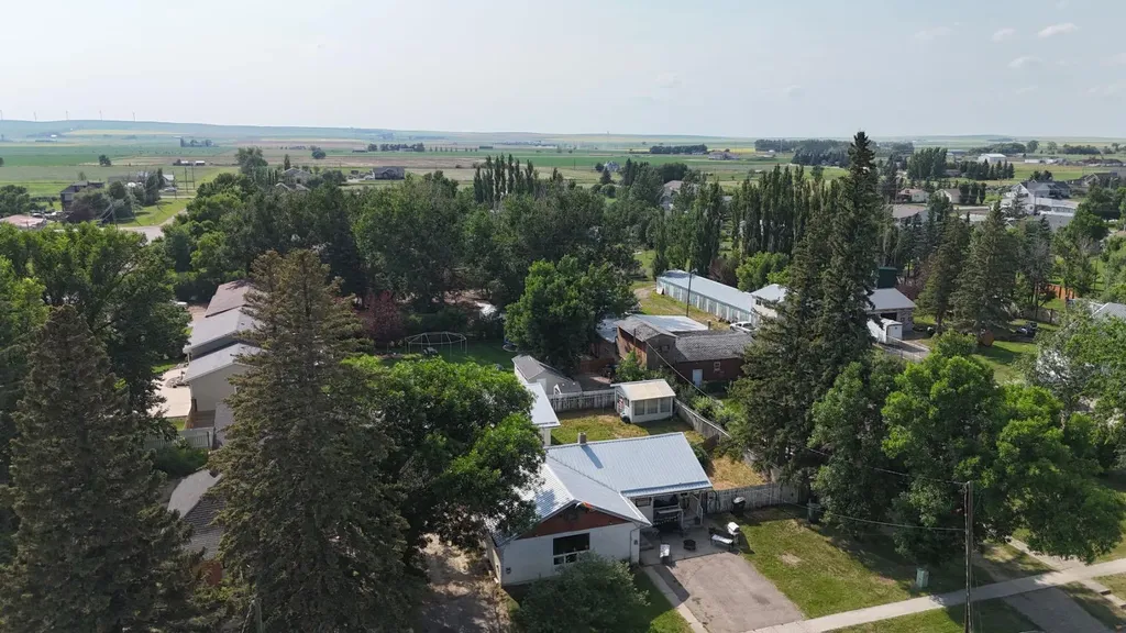 70 S 2 Street W Magrath AB T0K 1J0