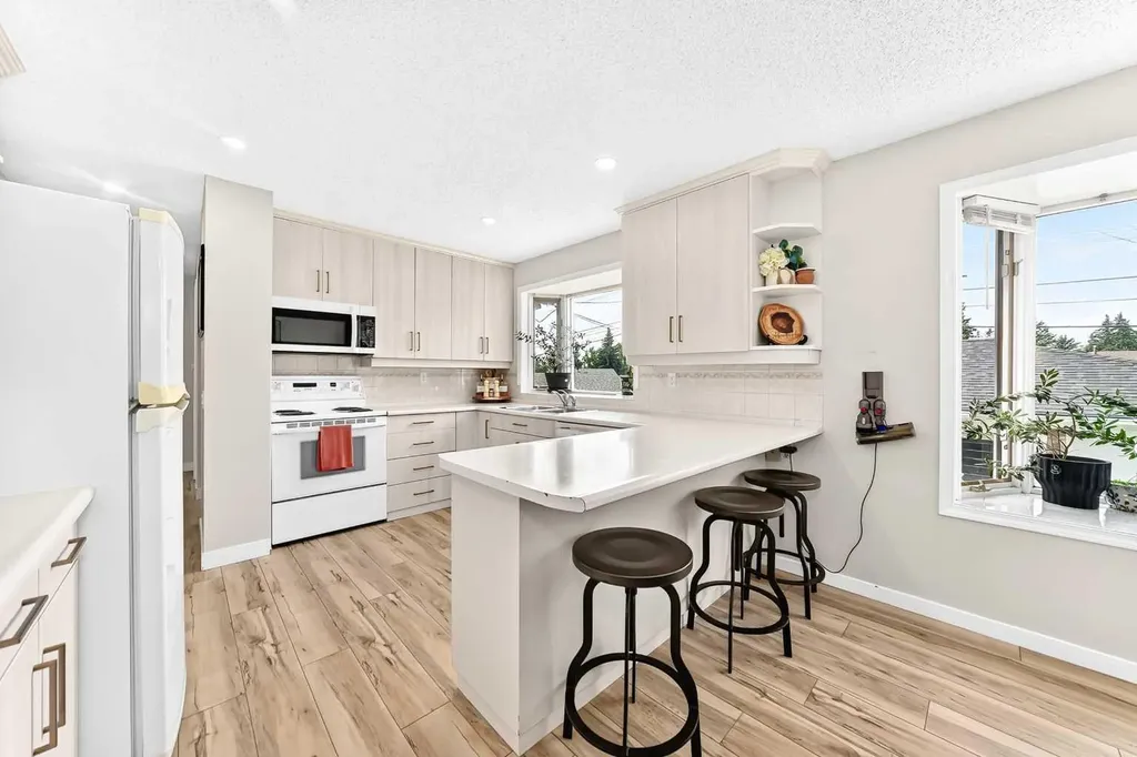 4 Marbrooke Circle NE Calgary AB T2A 2W4