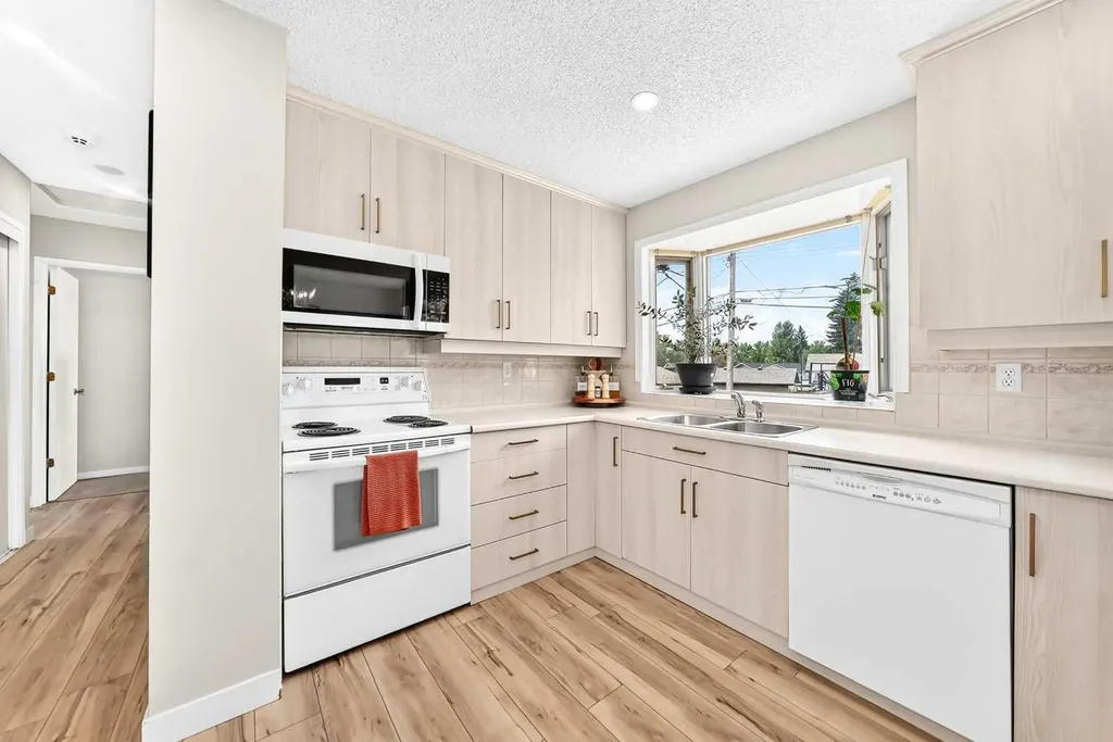 4 Marbrooke Circle NE Calgary AB T2A 2W4