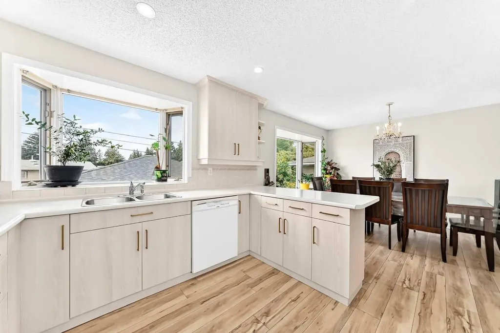 4 Marbrooke Circle NE Calgary AB T2A 2W4