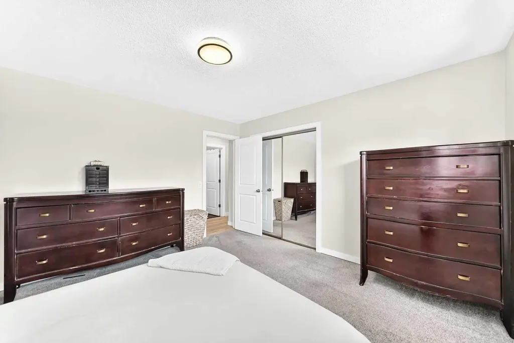 4 Marbrooke Circle NE Calgary AB T2A 2W4