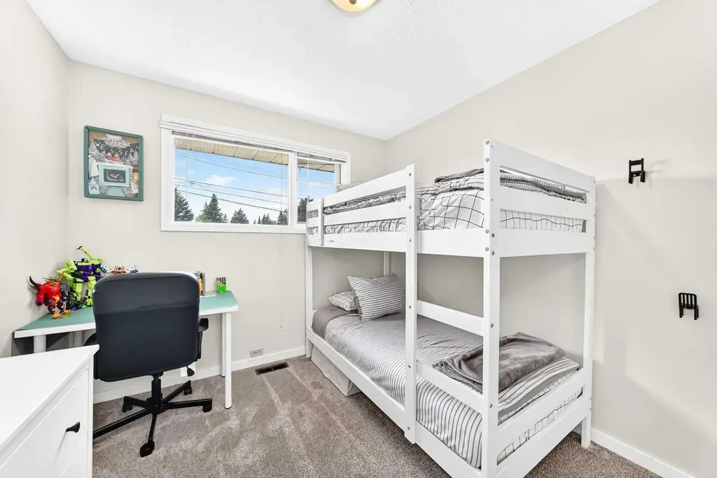 4 Marbrooke Circle NE Calgary AB T2A 2W4