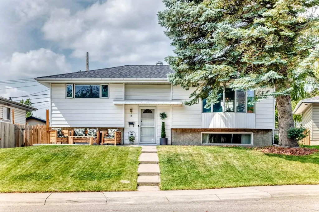 4 Marbrooke Circle NE Calgary AB T2A 2W4