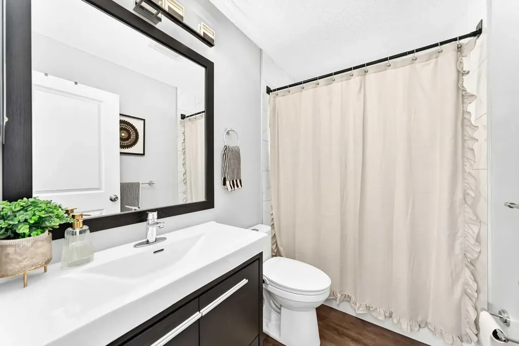 4 Marbrooke Circle NE Calgary AB T2A 2W4