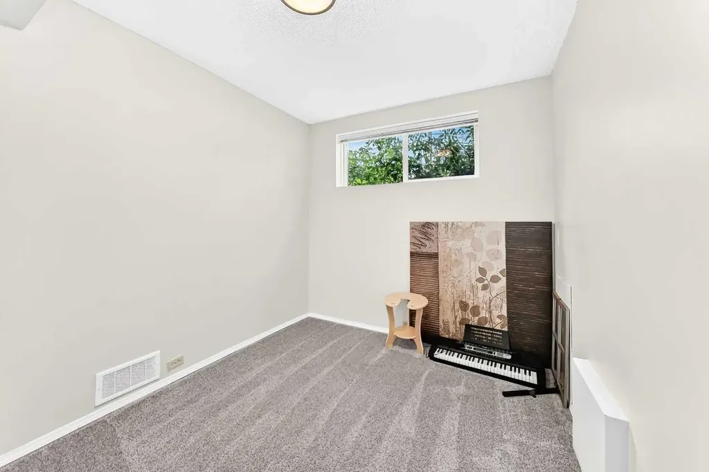 4 Marbrooke Circle NE Calgary AB T2A 2W4